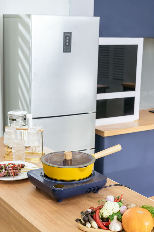 廚房平底彩色煎鍋與廚具產品攝影指南